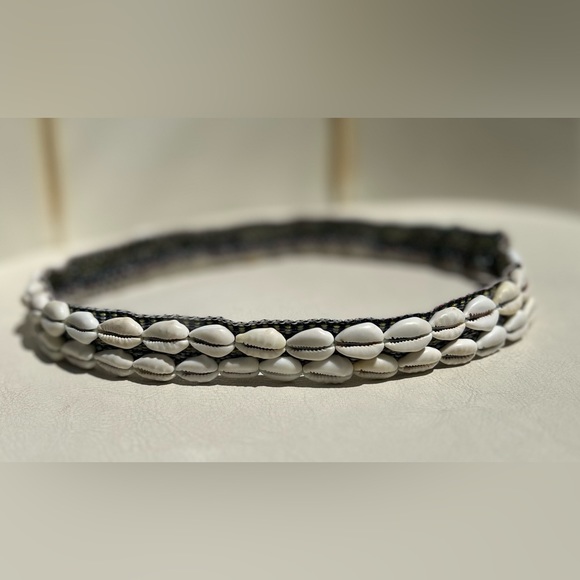 VTG ๐ฏ Authentic West African Cowrie shells Necklace 20โL - Picture 4 of 7